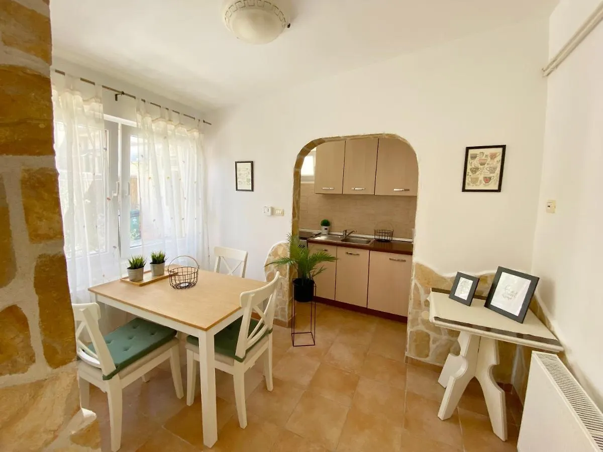 Apartments Centurio Pula 0*,